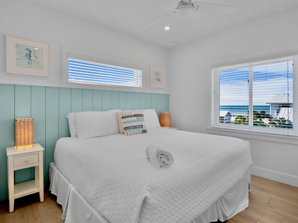 Fifth Bedroom (3rd Floor), King bed