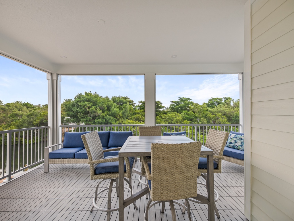 Balcony - Outdoor Dining