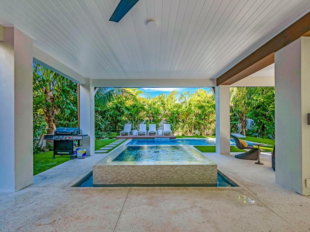 Covered Lanai and Spa