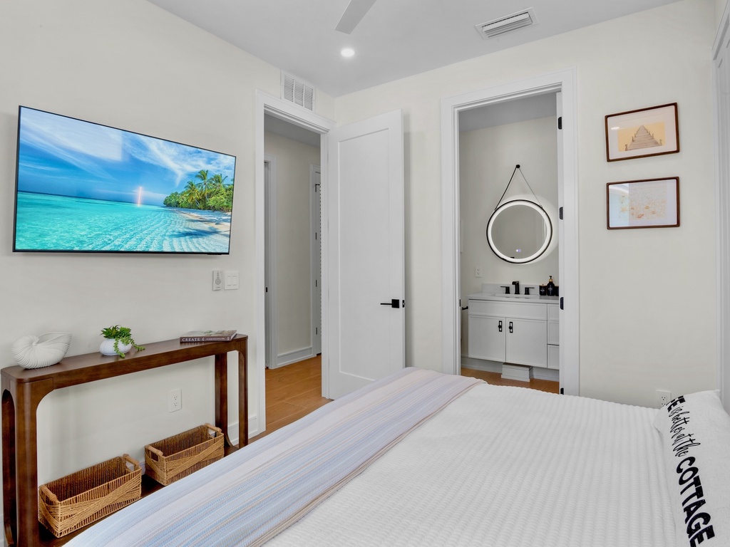 Second Bedroom, King