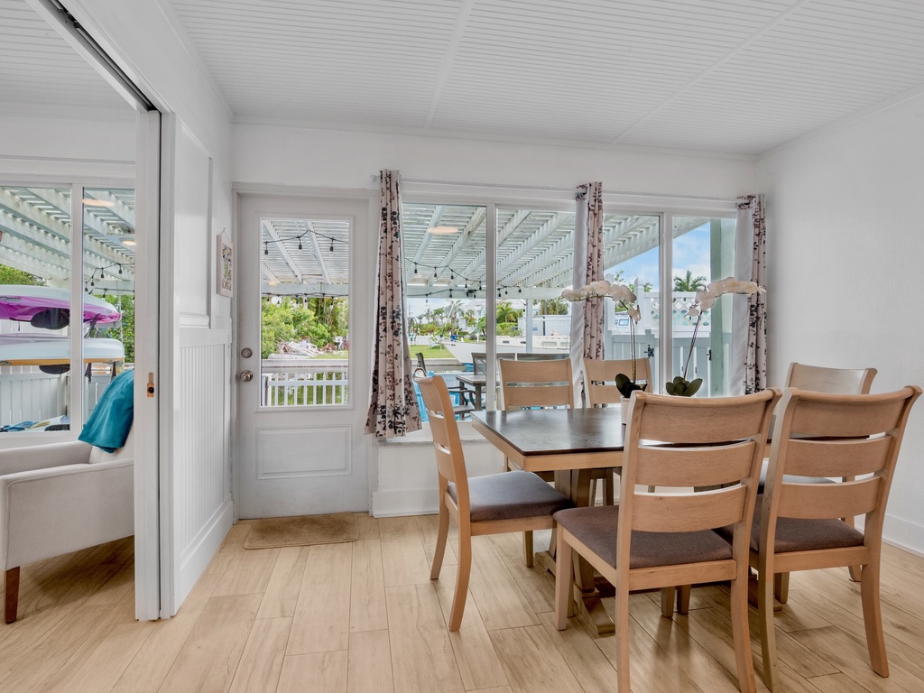 Dining Table with seating for 6