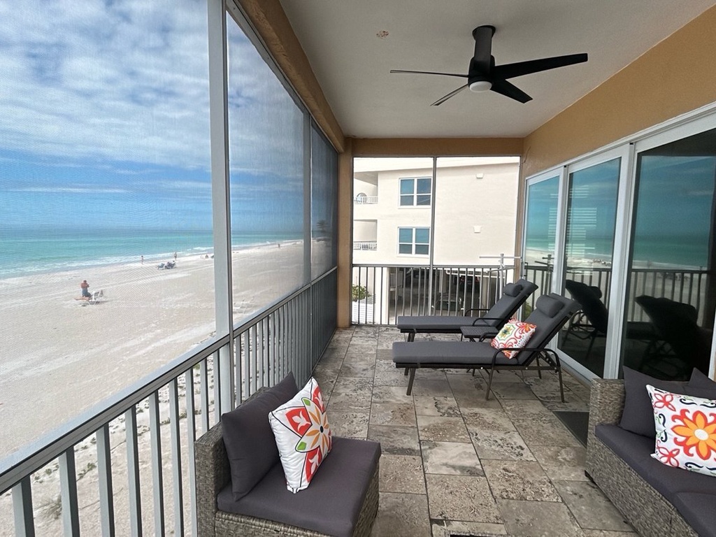 Beachfront balcony for sunset watching