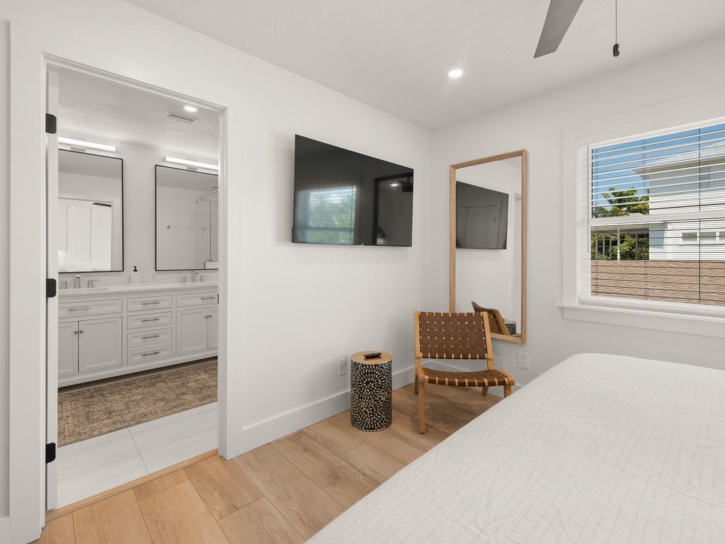 Additional Bedroom- King