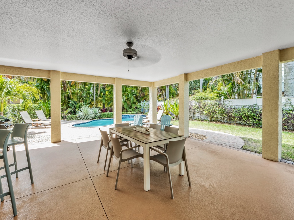 Outdoor Dining - Covered Lanai