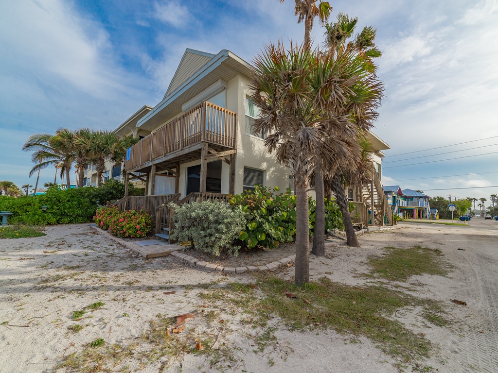 Captain Ron's Beach Pad