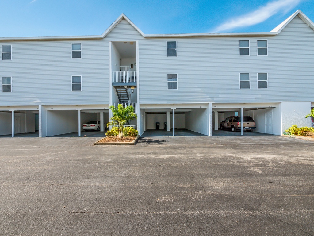 Sandy Pointe - AMI Locals