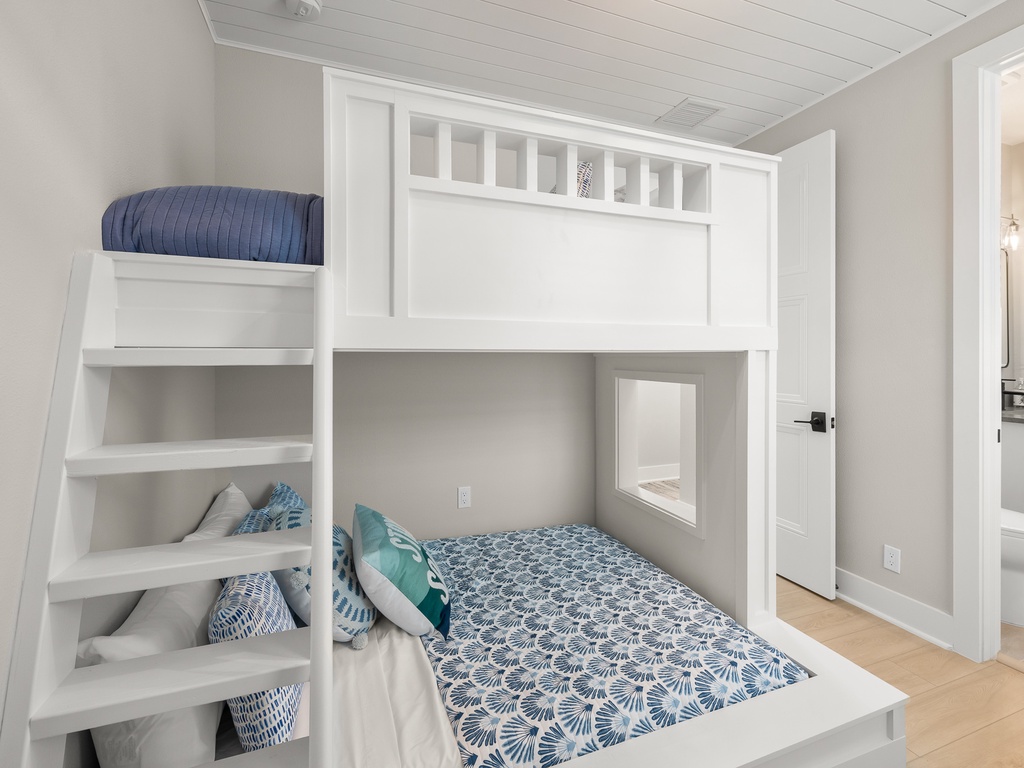 Third Bedroom - Twin / Full Bunk