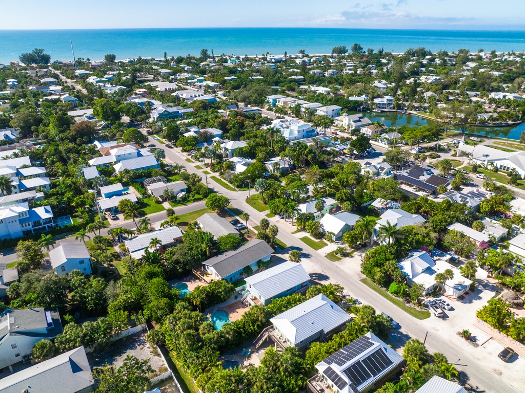 AMI Breeze by AMI Locals