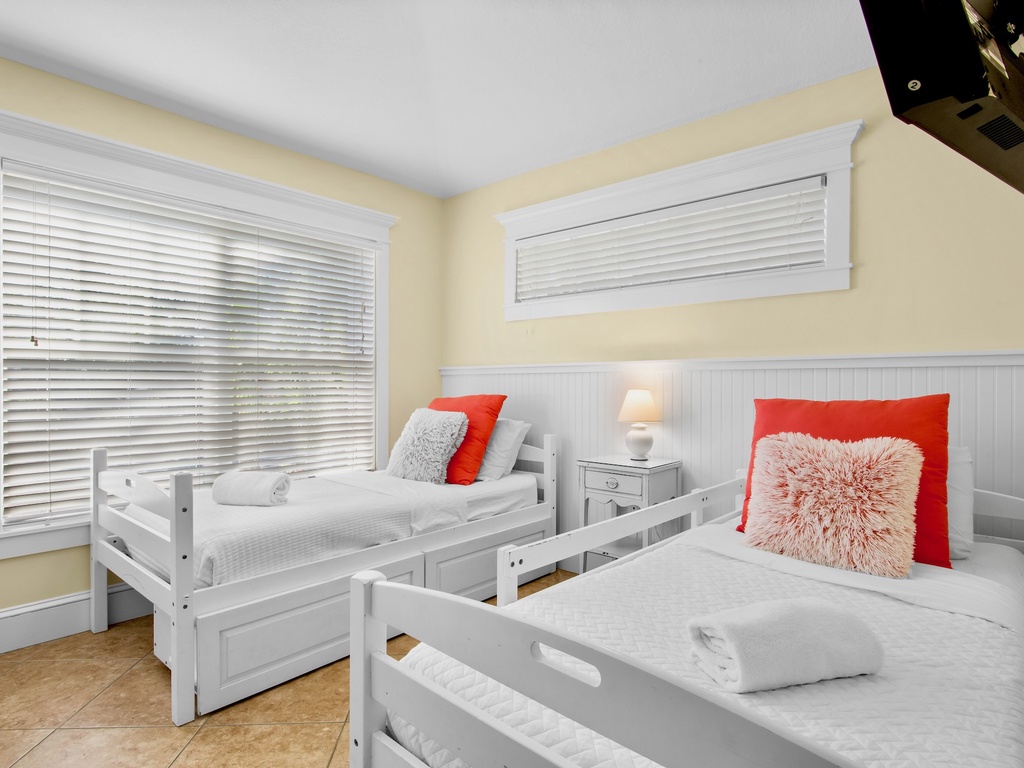 Third Bedroom, Two Twins