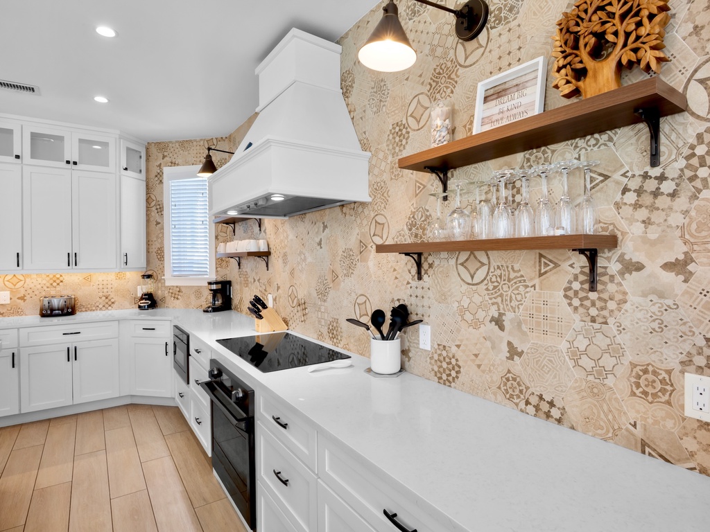 Spacious kitchen with appliances