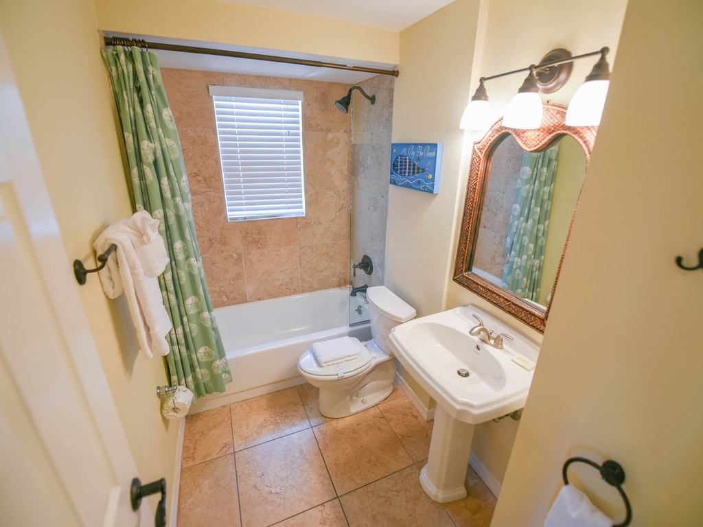 Master En-Suite Bathroom