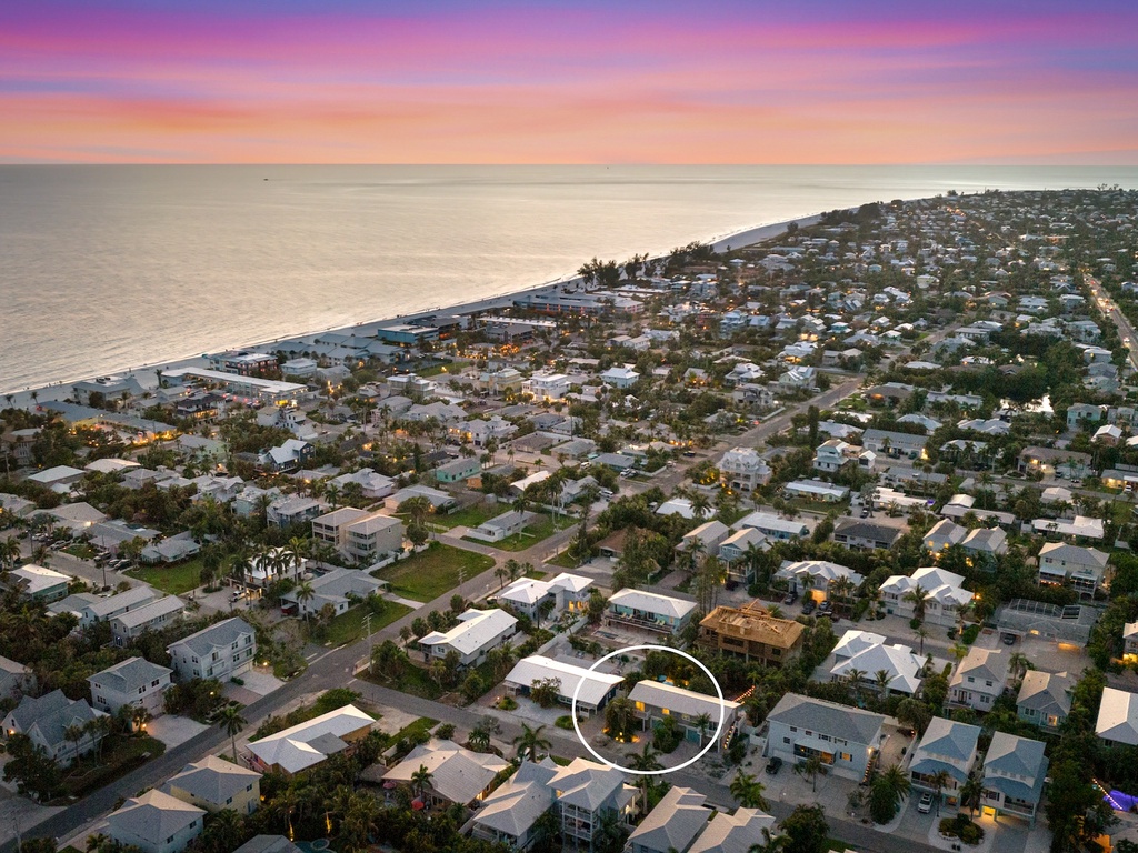 Pineapple Palms by Anna Maria Island Accommodations