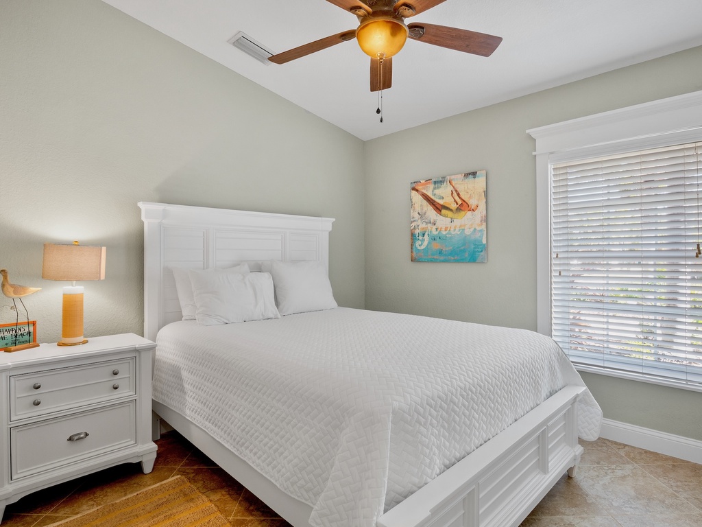 Third Bedroom, Queen bed