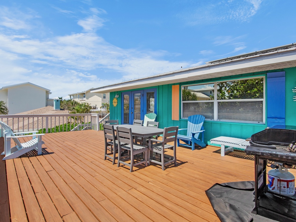 Outdoor table seating six