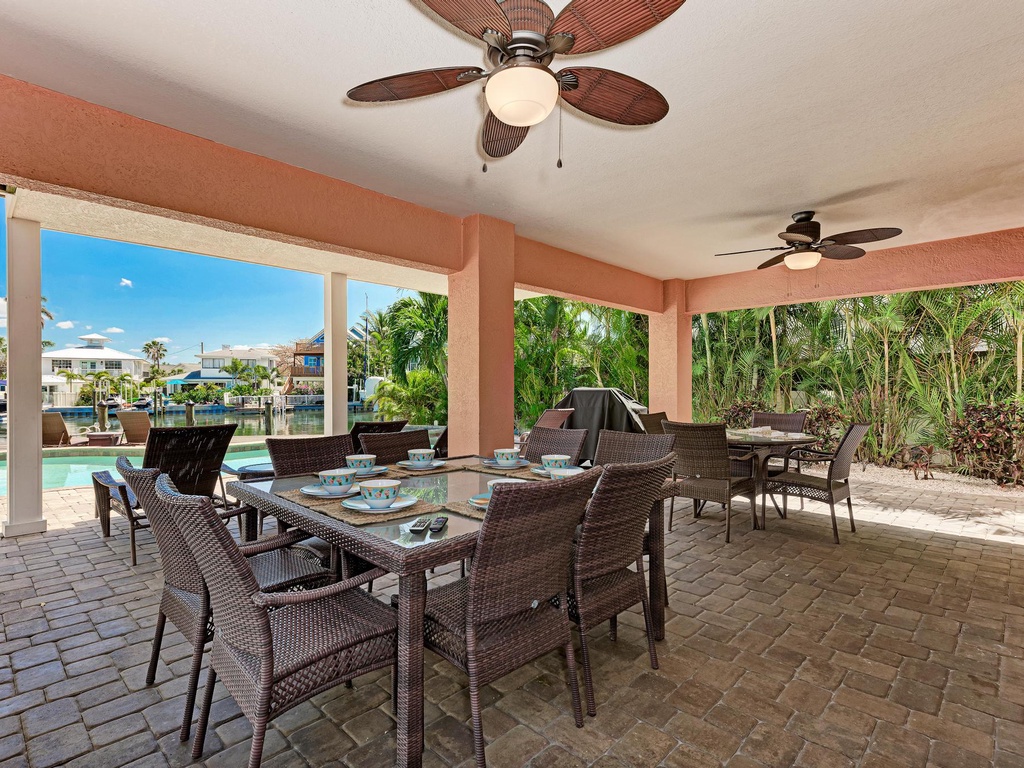 Open Dining Space - Anna Maria Island Locals
