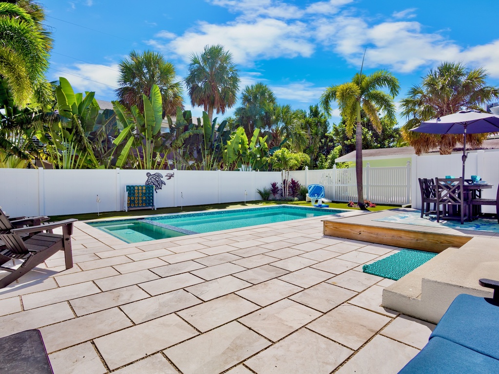 Outdoor Pool, Spa, and Lounge - A Charming Beach Cottage on Elm