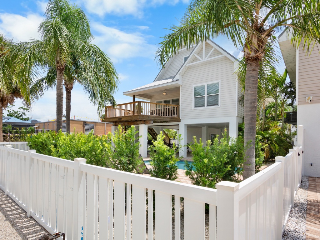 Seabreeze Cottage by Anna Maria Vacations
