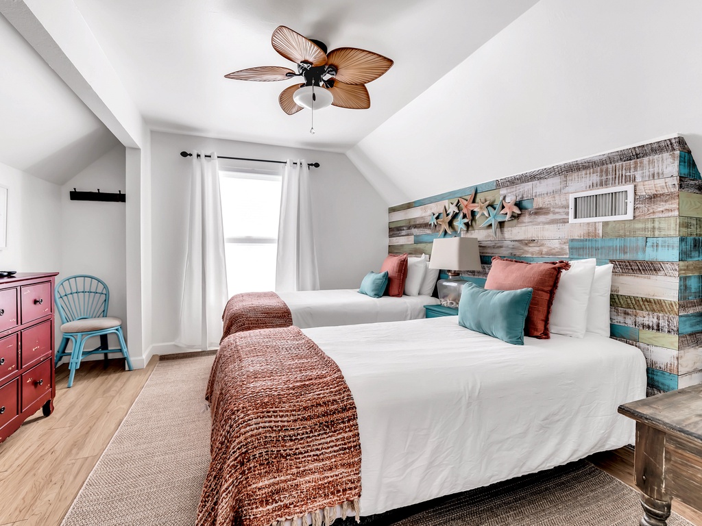 Third Bedroom - Two Twins