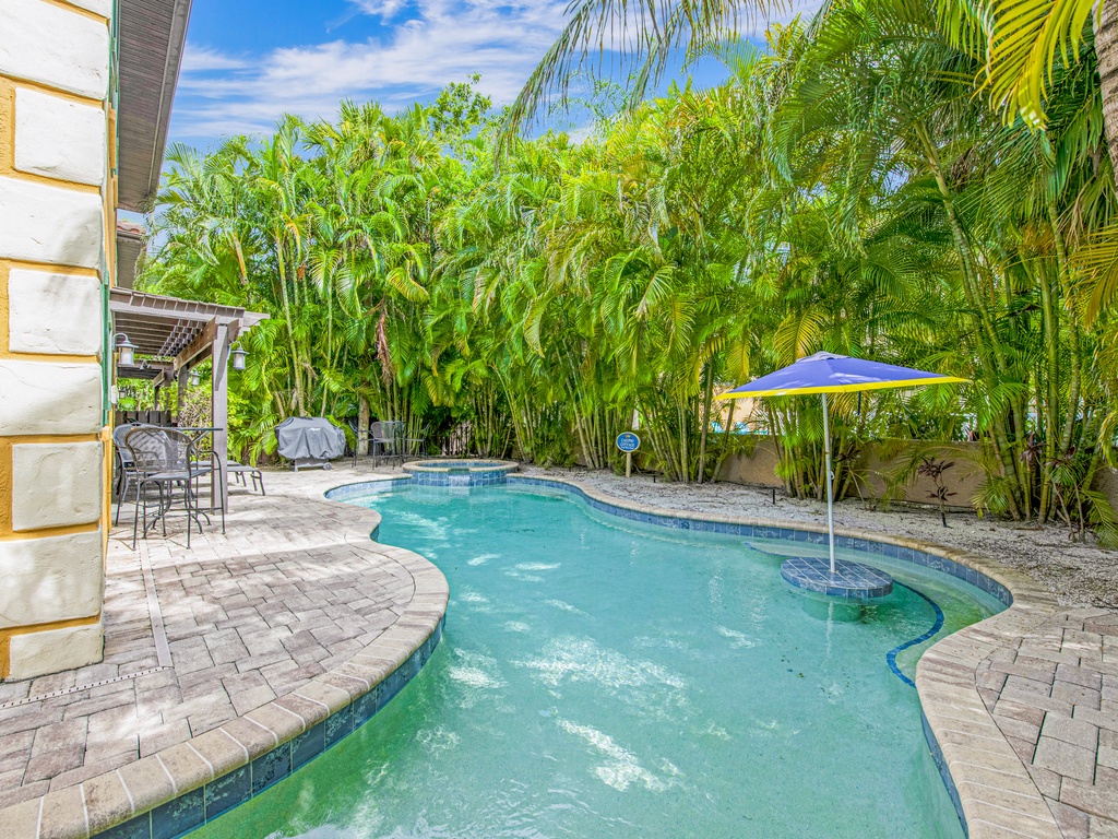 Swim-up Bar and Umbrella