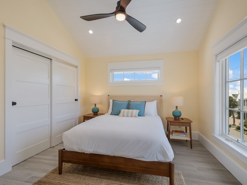 Second Bedroom - Queen