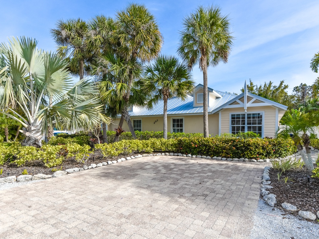 Exterior of Ariel's Island West Unit by AMI Locals