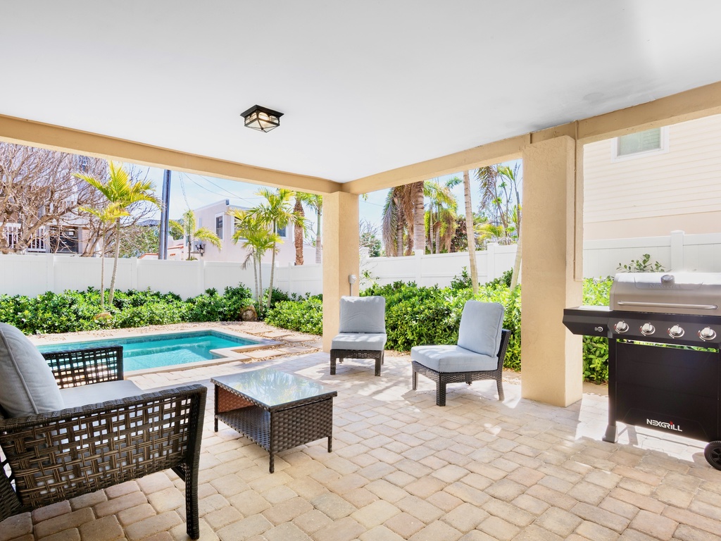 Outdoor Lounge Area, Outdoor Grill