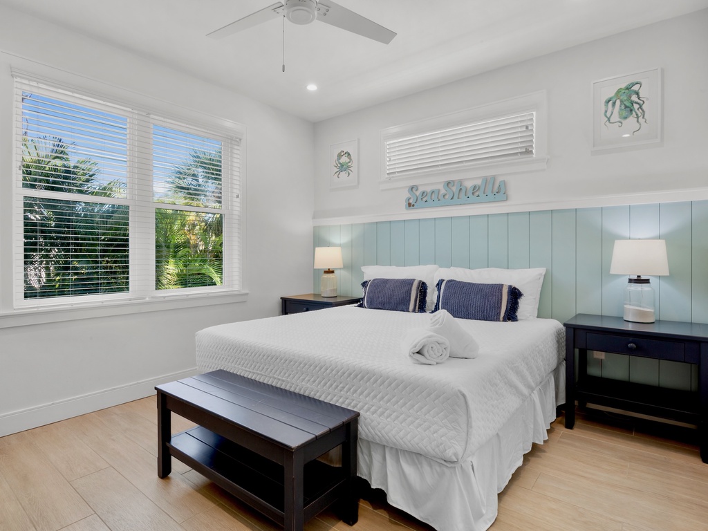 Second Bedroom (2nd Floor), King bed