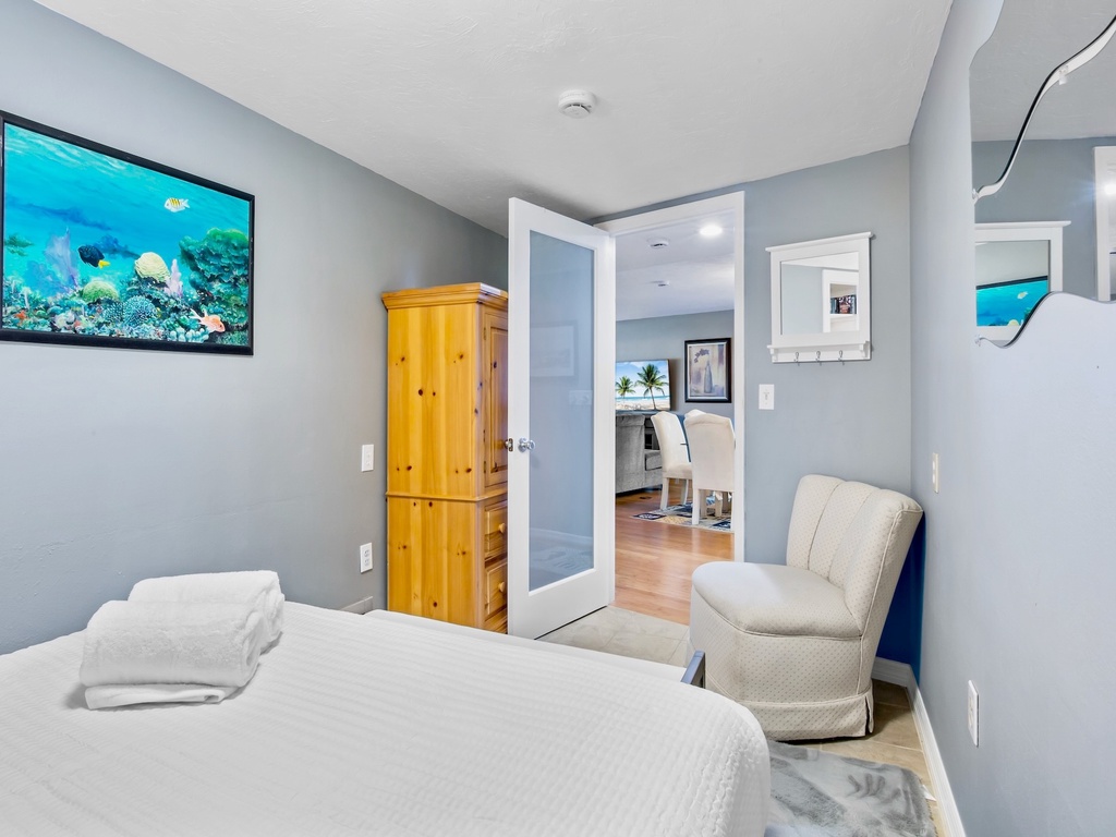Second Bedroom, Full