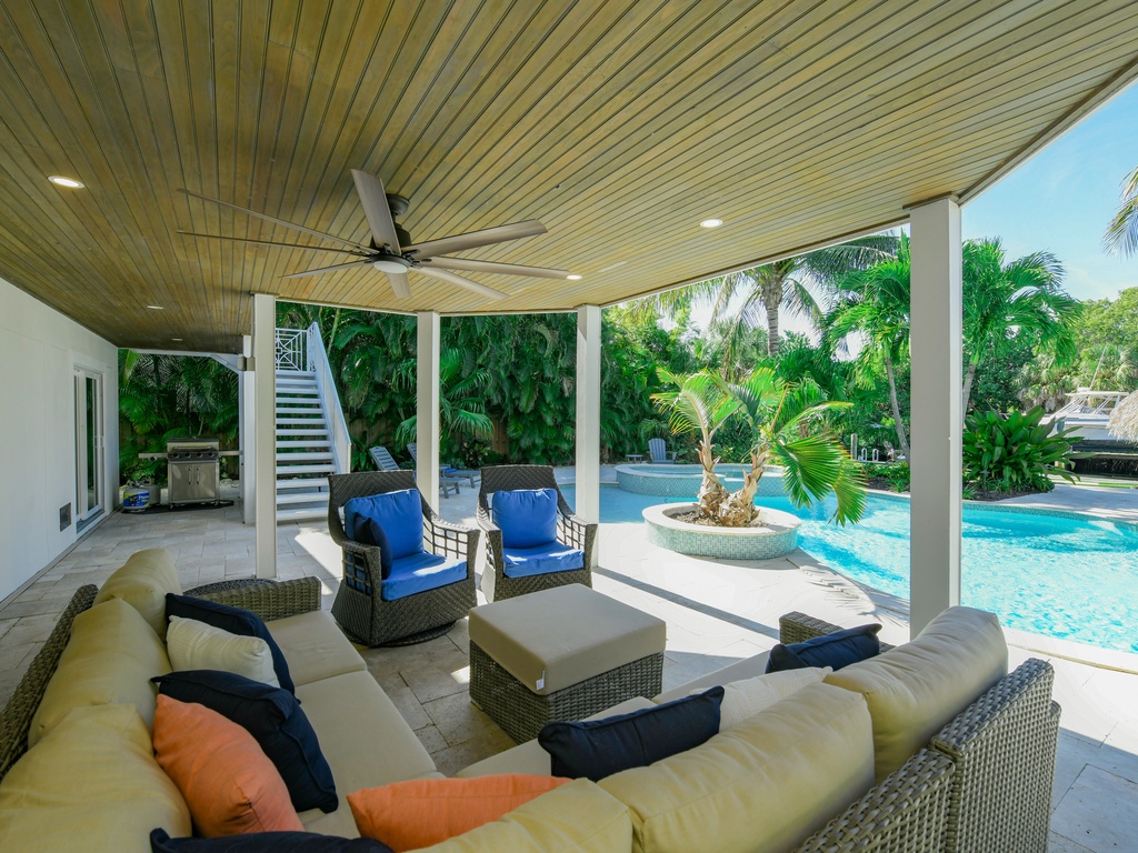 Serenity Beach - AMI Locals