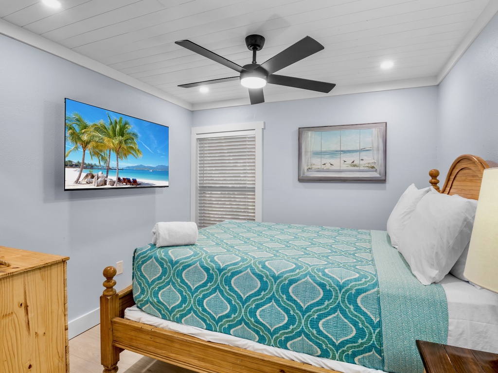 Third Bedroom, Queen bed with TV