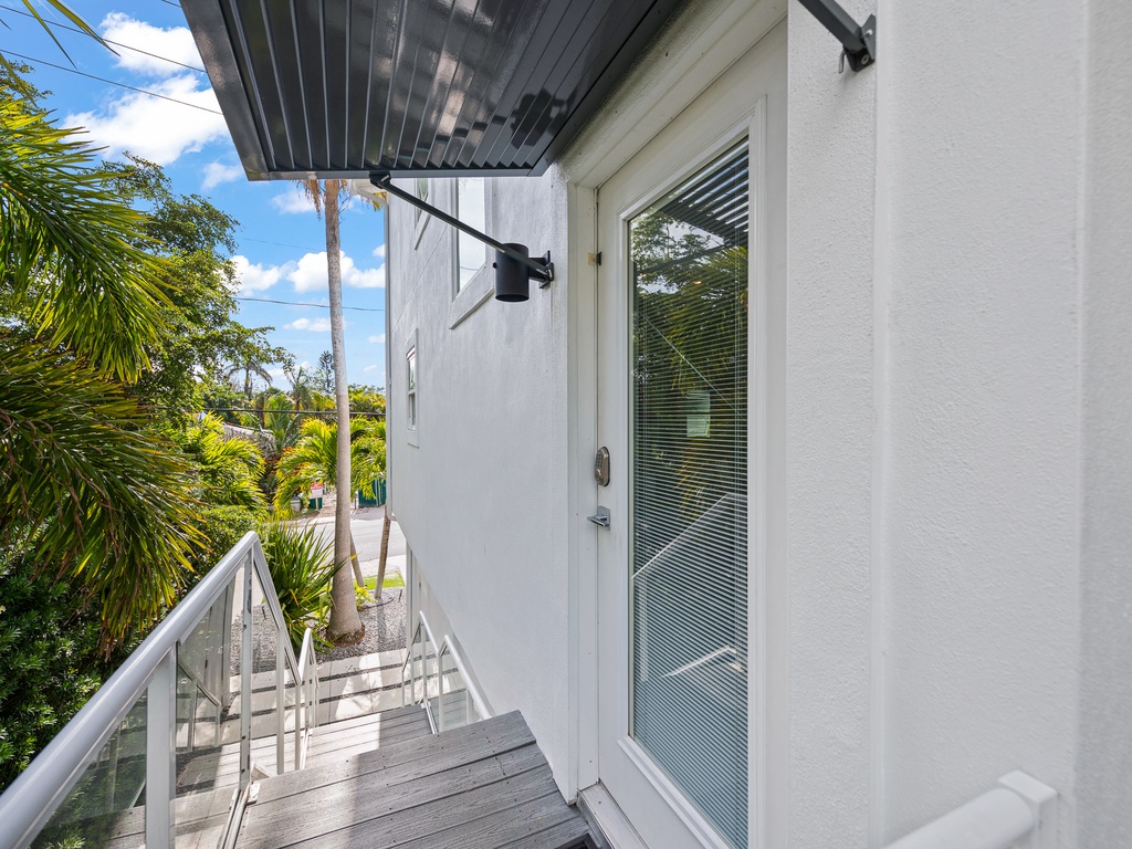Balcony with panoramic Gulf views