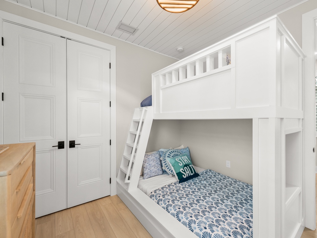 Third Bedroom - Twin / Full Bunk