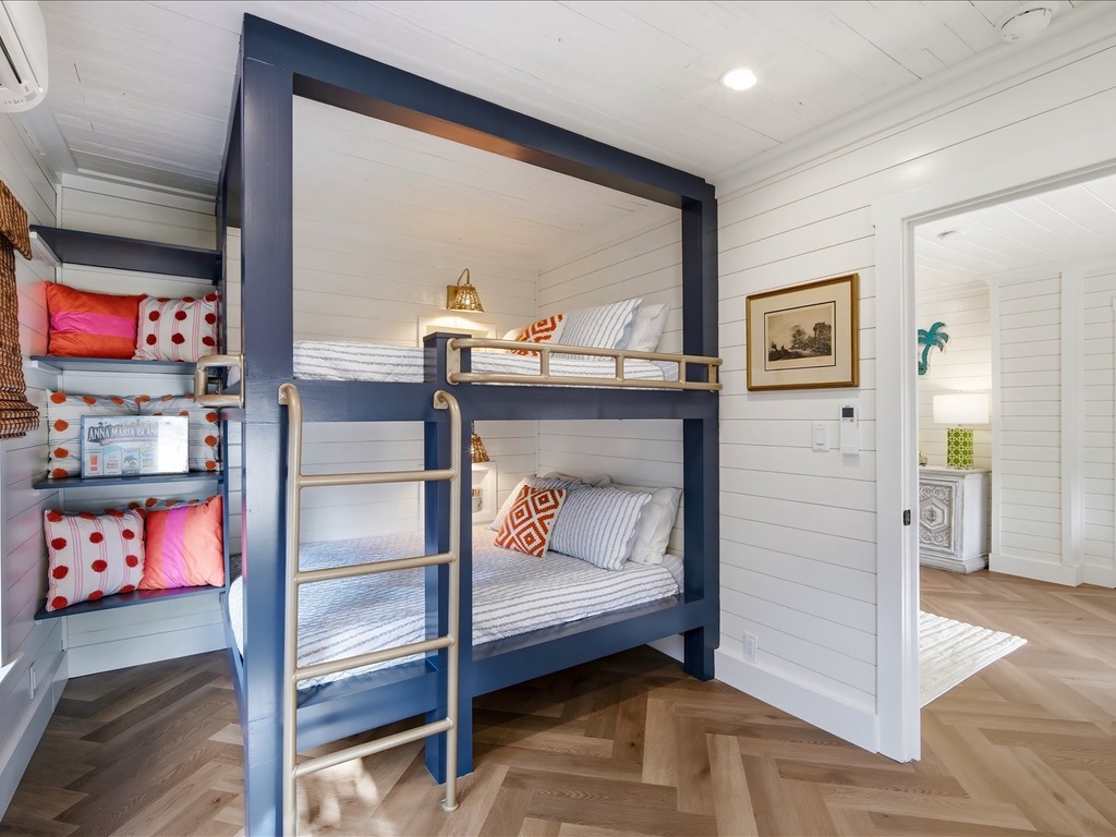 bunk bedroom