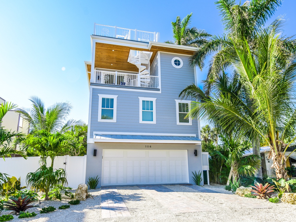 Aqua Paradise by AMI Locals