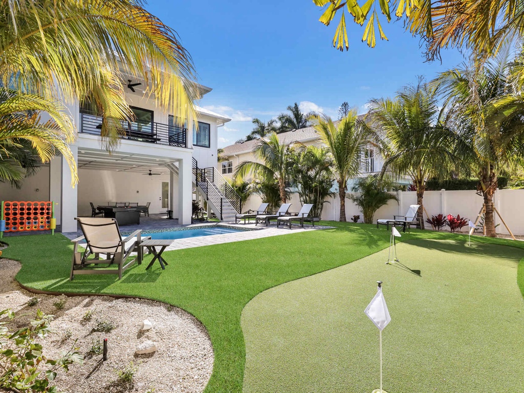 Putting Green & Pool