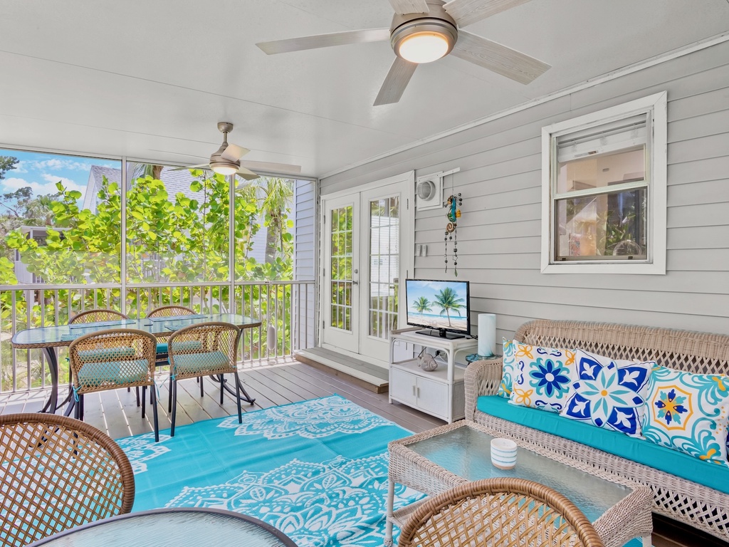 Screened Patio, Living Area