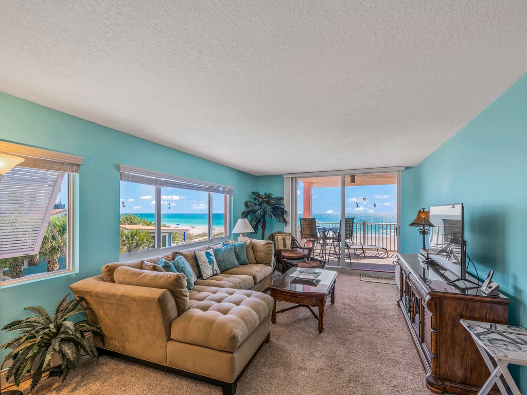 Living Area - Direct Beach Front