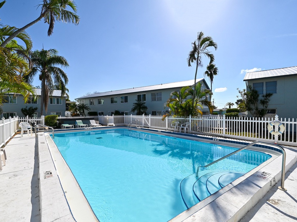 Dockside Bay Escape - AMI Locals