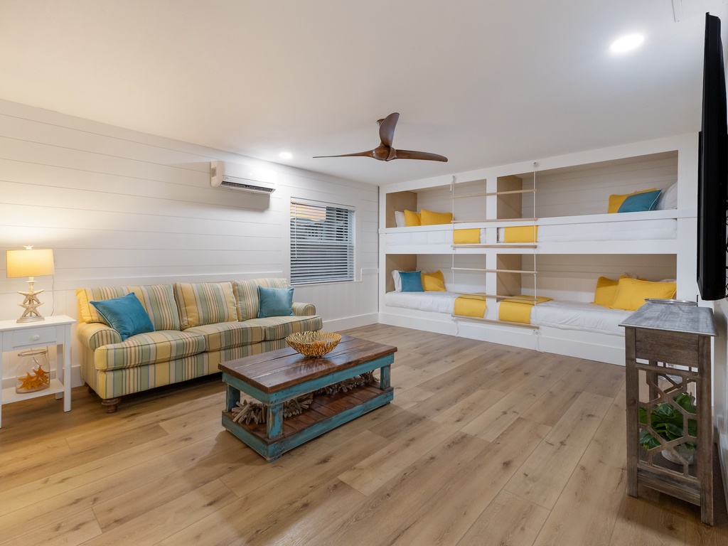 Additional Living Area, Two Twin/Twin Bunk Beds