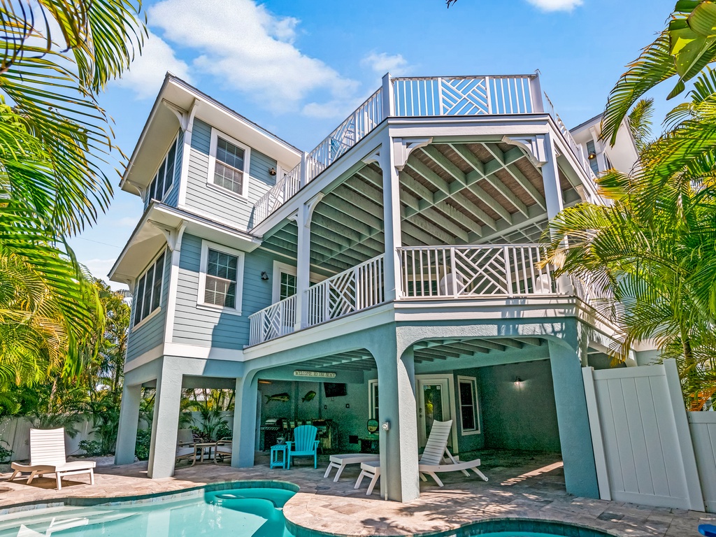 Large Private Pool and Spa