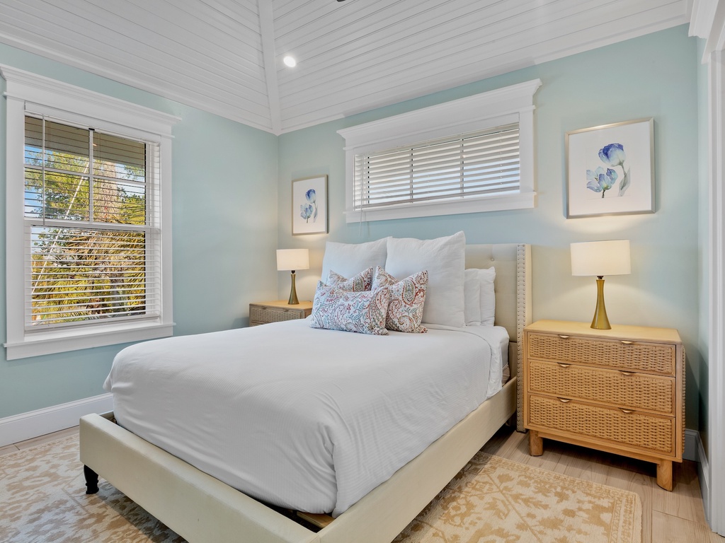 Fourth Bedroom, Queen