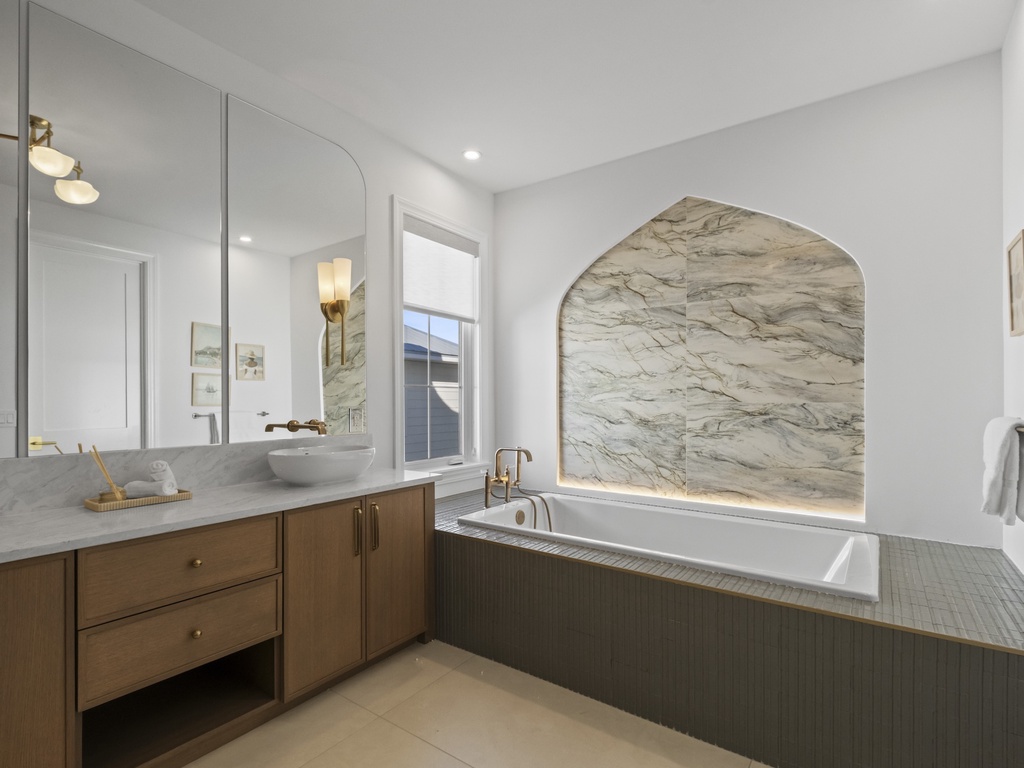 Primary Bedroom, Ensuite Bathroom