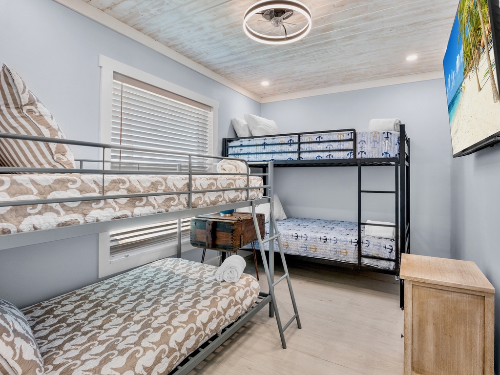 Fourth Bedroom, Two Twin over Twin Bunk Beds