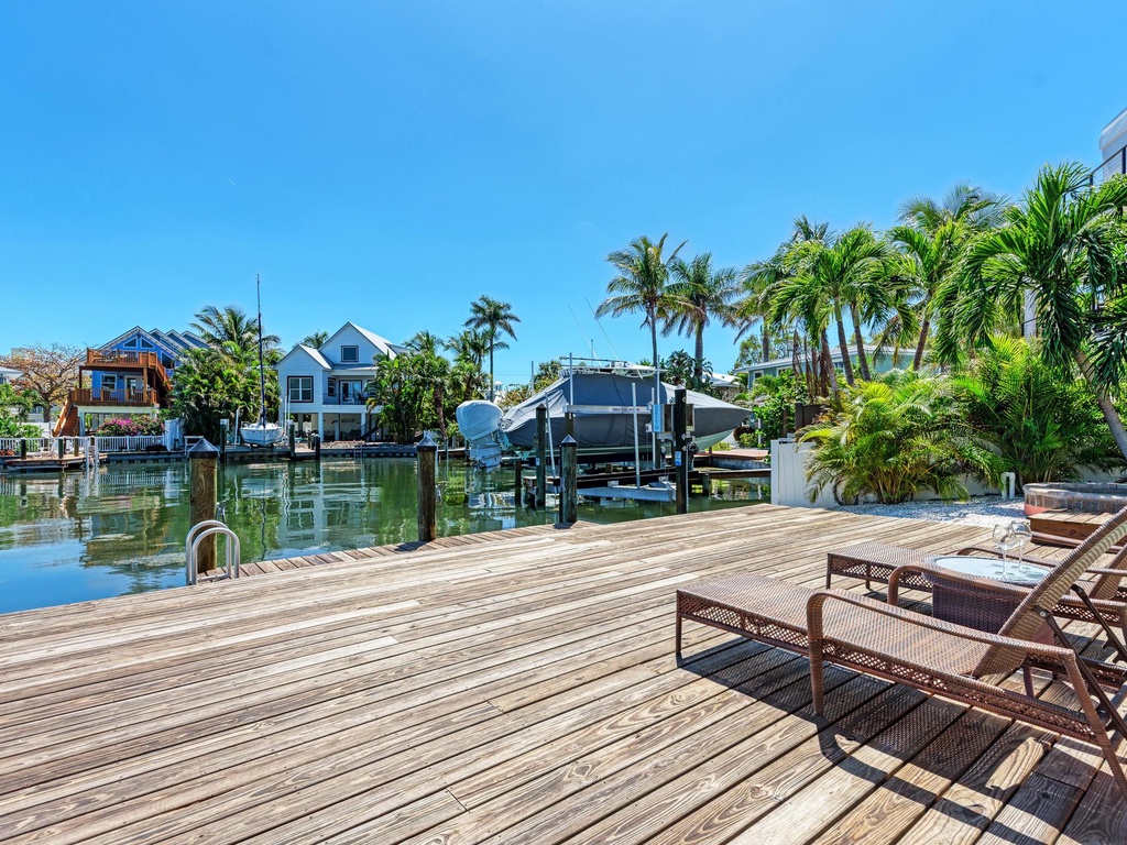 Wooden Dock Deck - Anna Maria Island Locals