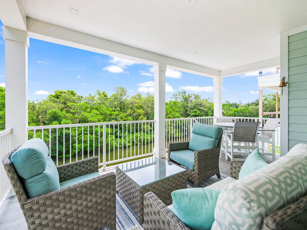 Main Balcony - Lounge Area