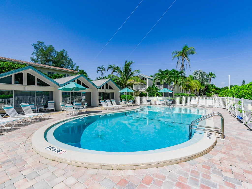 Coconuts Poolside - Complex Pool