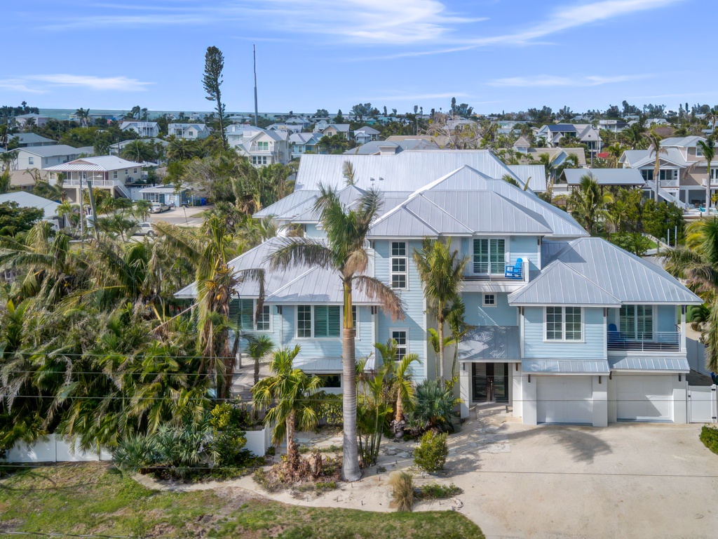 SeaLuxe by Anna Maria Island Accommodations