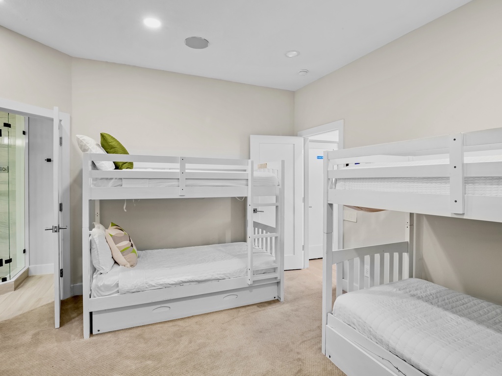 Third Bedroom, Two Twin/Twin Bunks