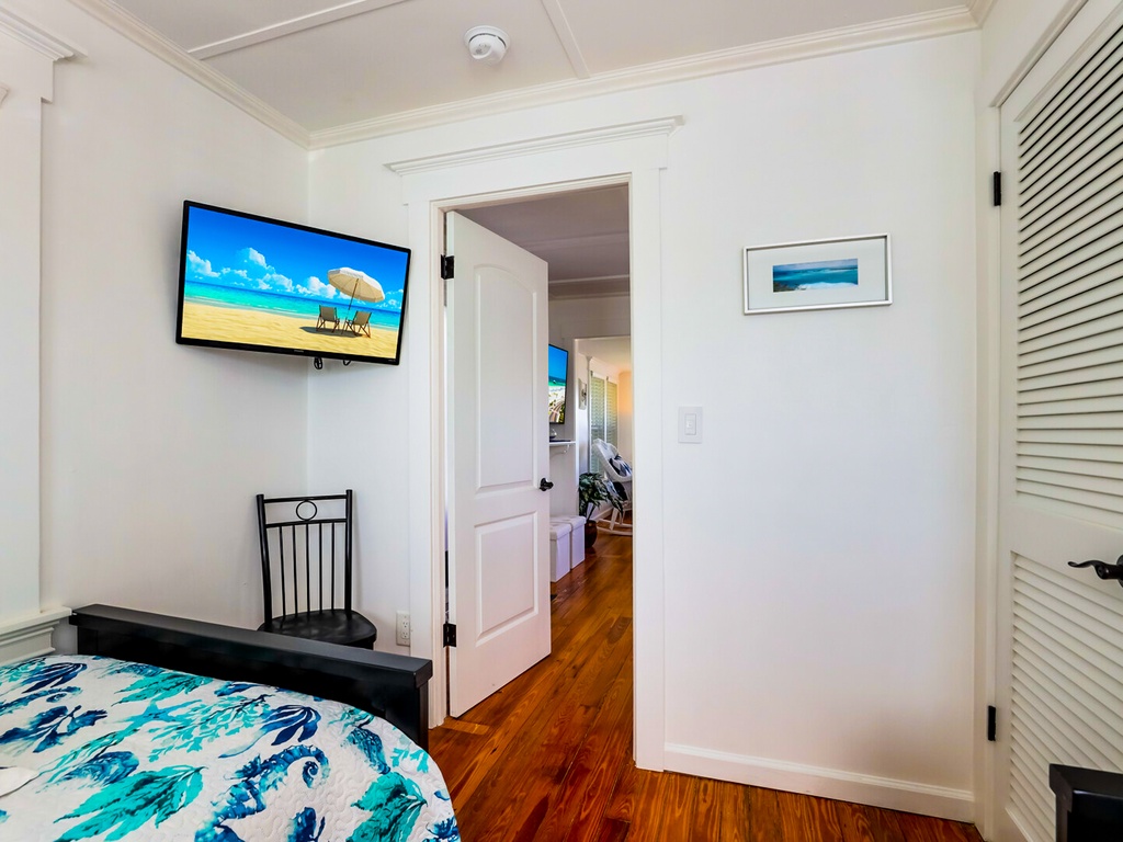 Second Bedroom - Smart TV