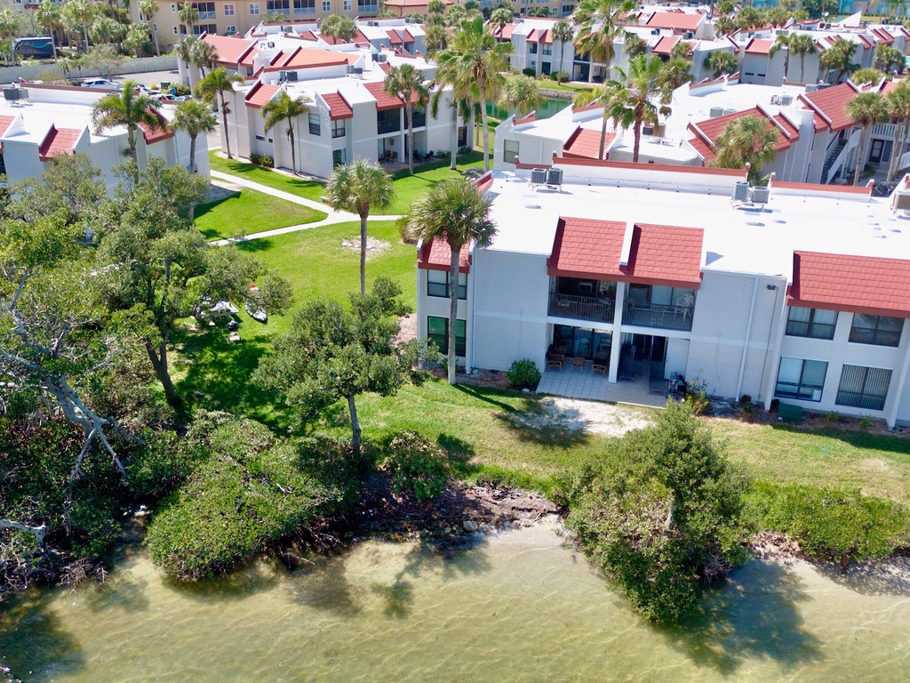Waterfront home - Beach and Bay Getaway by Anna Maria Vacations